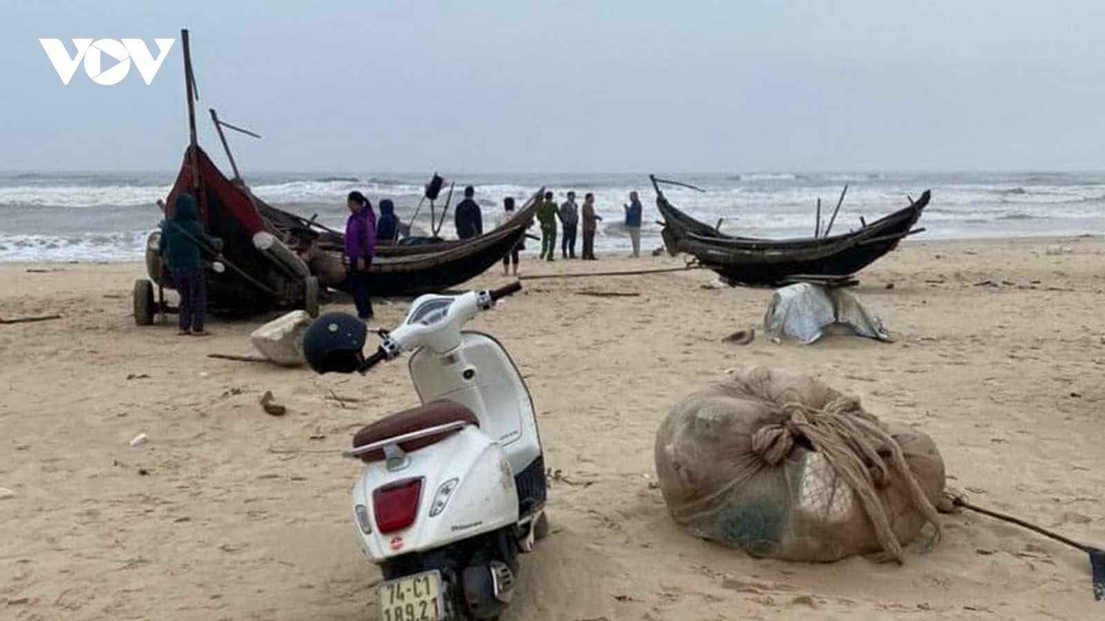Nam thanh niên nghi mất tích khi xe máy bỏ lại trên bãi biển